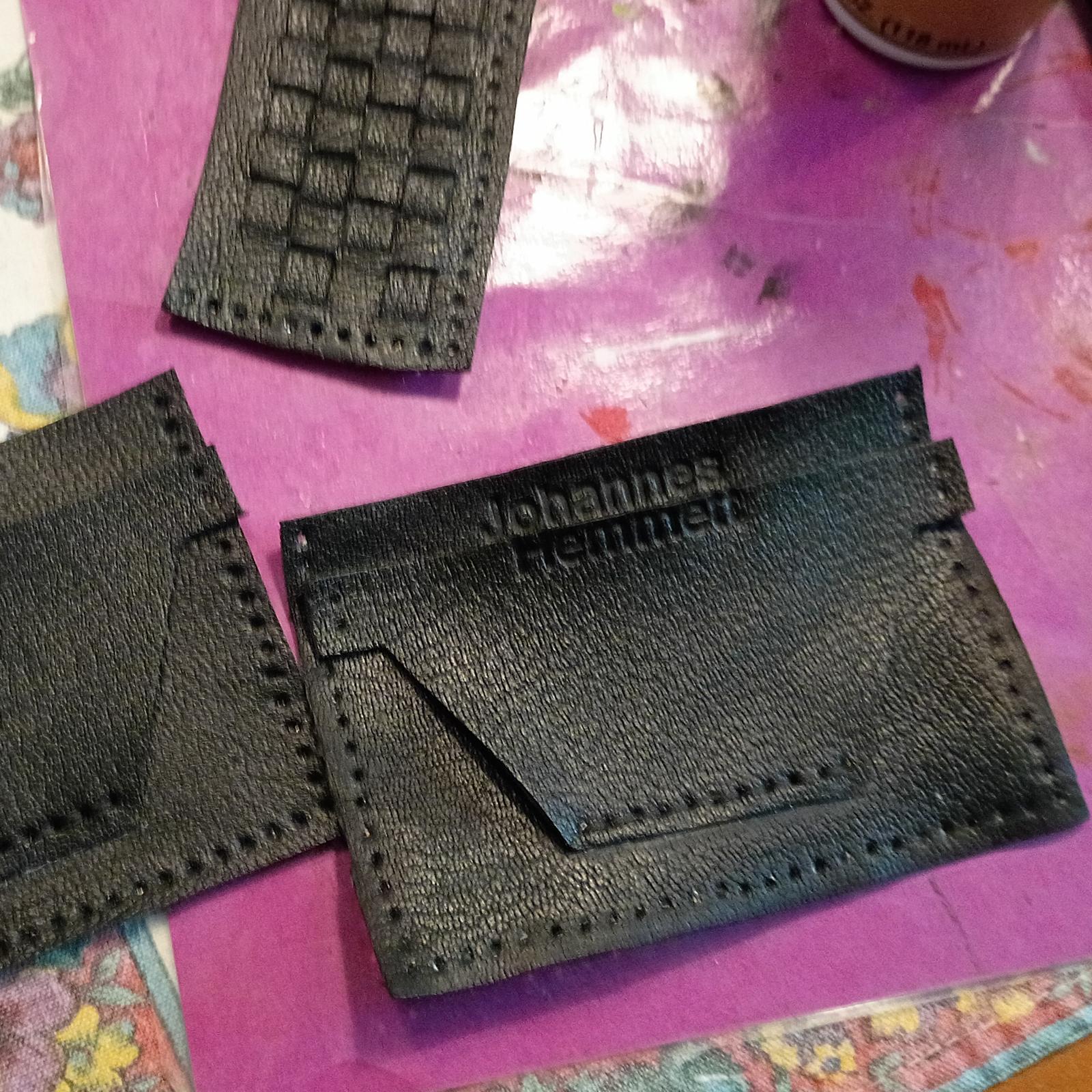 Inner pockets being attached